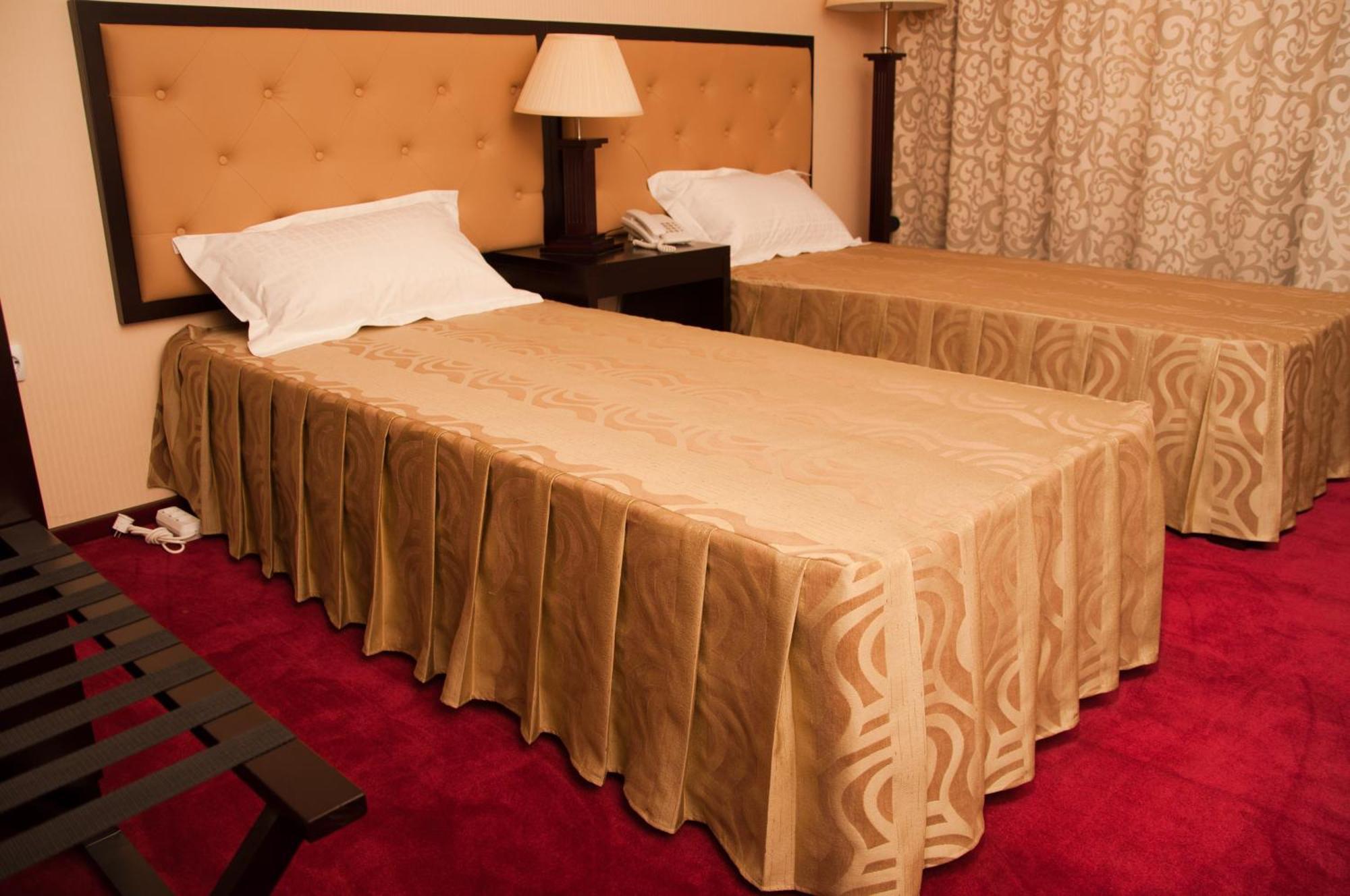Hotel Baden Calarasi  Esterno foto